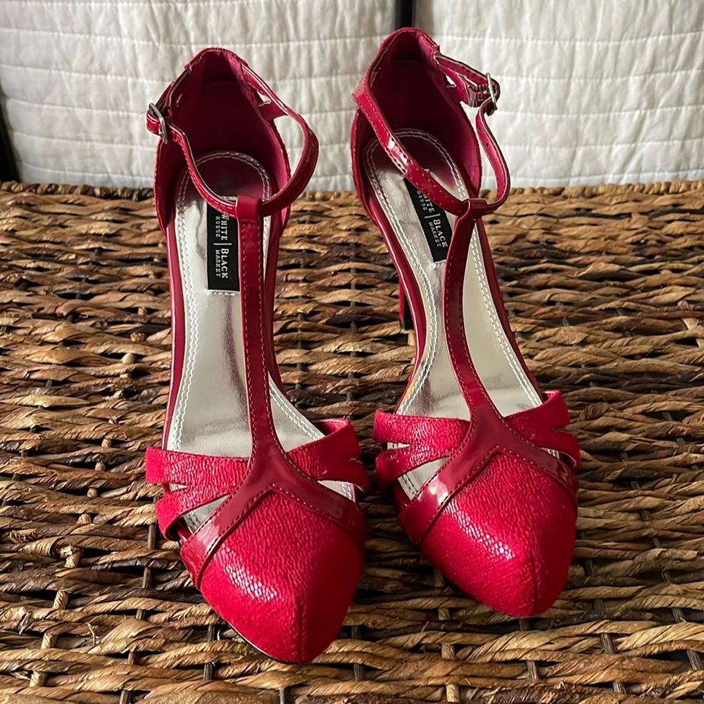 Red heels White House Black Market women’s 6.5 EUC